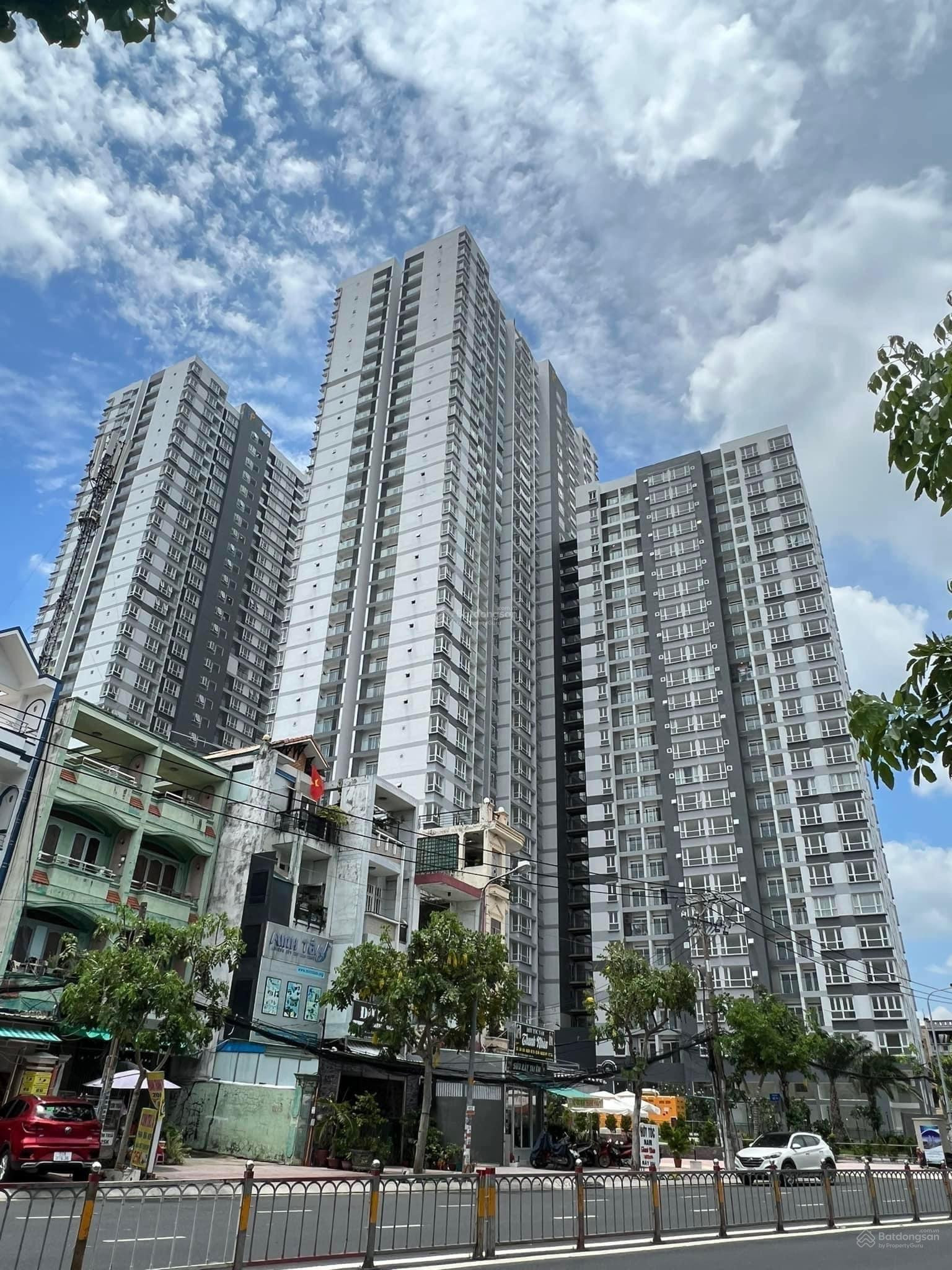 2 vợ chồng em là Việt Kiều Mỹ, hiện đang ở chung cư Q6, cần tìm 1 cô giúp việc nhà bao ăn ở lại ạ