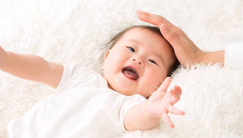 Em cần tìm 1 chị chăm bé 5 tháng lương 10tr bao ăn ở Quận 2