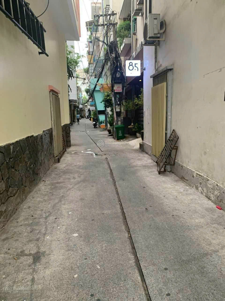 ( Nhà Ở Q1 ) Em cần tìm gấp 1 cô giúp việc cho gia đình em, làm ăn ở lại, lương 10 triệu