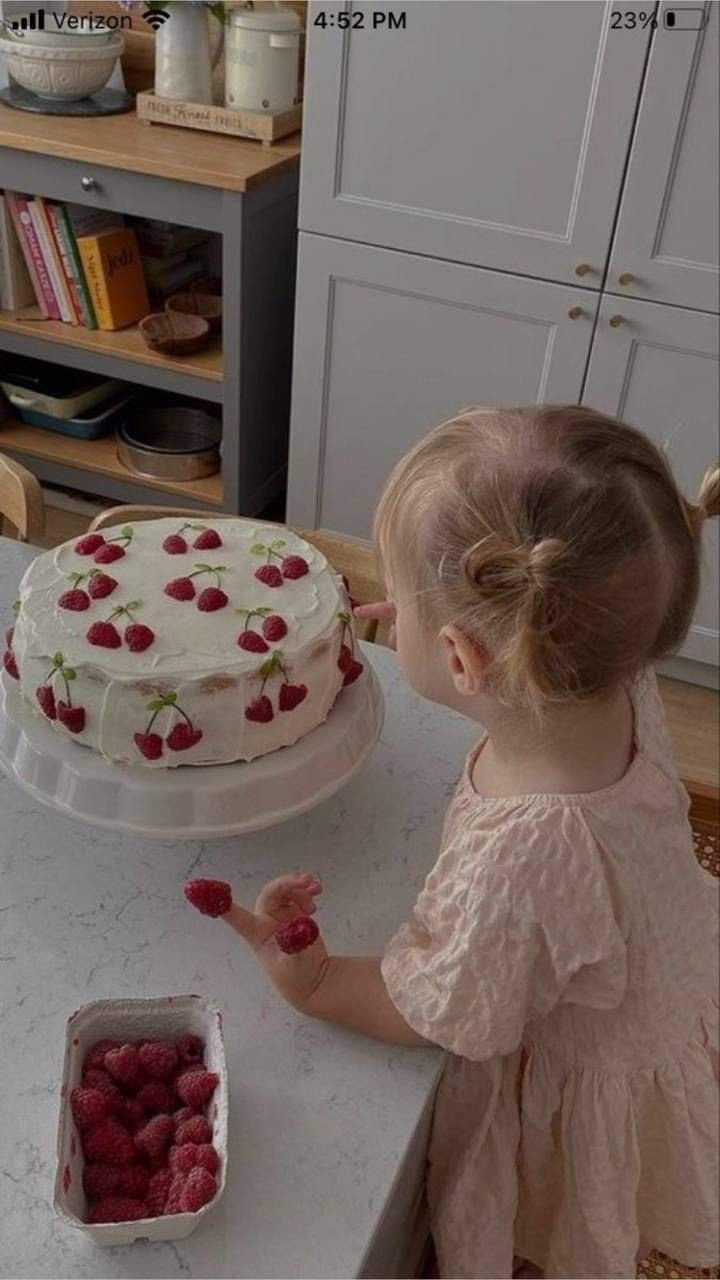 NHÀ 2 VỢ CHỒNG VÀ 1 BÉ CẦN CHỊ CHUYÊN CHĂM BÉ TẠI CHUNG CƯ GRAND RIVER SIDE Q4