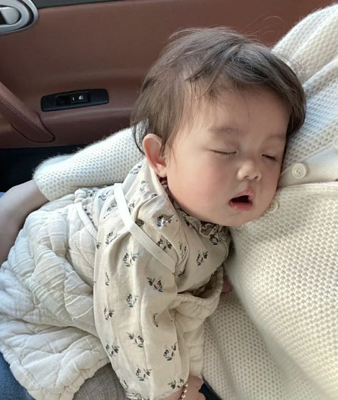 TÌM GẤP 1 CHỊ CHĂM BÉ 6 THÁNG NHÀ EM LƯƠNG 11 TRIỆU BAO ĂN Ở TẠI QUẬN 8 ĐƯỜNG PHẠM THẾ HIỂN