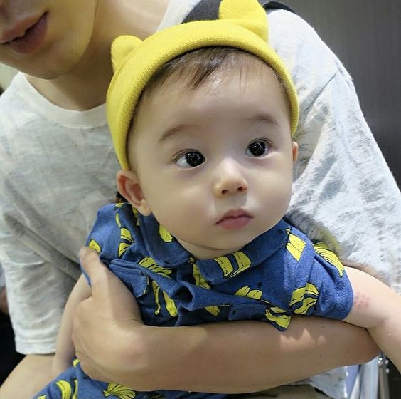 Em bé ngoan được hơn 7 tháng tuổi đang cần cô bảo mẫu về chăm sóc tại chung cư Phú Mỹ Hưng Quận 7