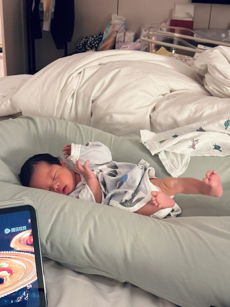 Bé Bông vừa tròn 5 tháng tìm chị chăm chuyên chăm em bé