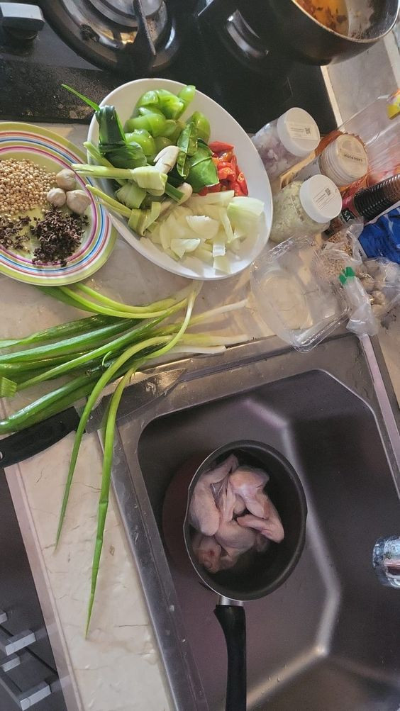 Em cần tuyển gấp 1 cô giúp việc đi làm ngay trong hôm nay nha !!!