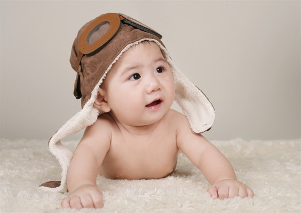 MẸ BỈM CẦN CHỊ CHĂM BÉ BAO ĂN Ở TẠI CHUNG CƯ THỦ THIÊM SKY -Q2 LƯƠNG 10TR