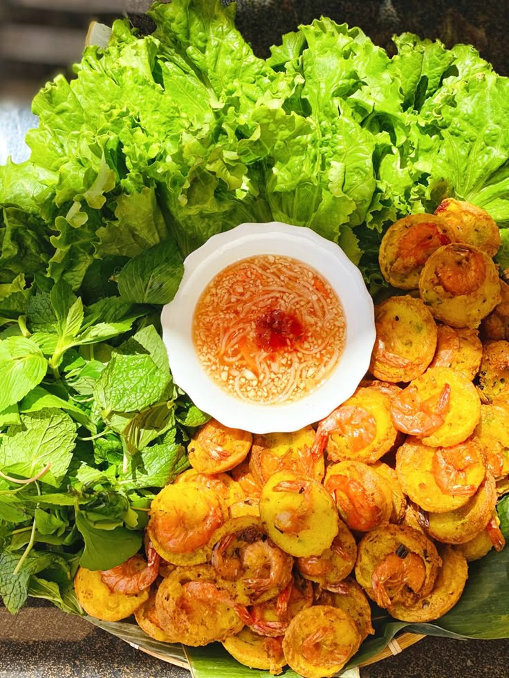 Em cần gấp cô chăm bé khéo léo tại quận 1 ạ!