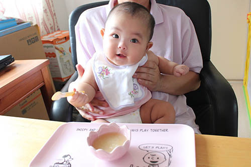 Đôi Vợ Chồng Trẻ Muốn Tìm Cô Chăm Sóc Bé 4 Tháng Tuổi