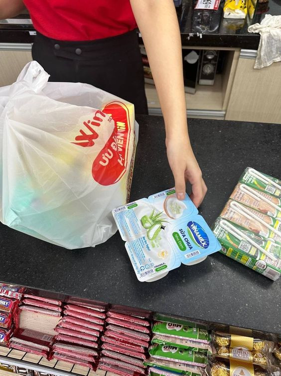 Trưa nay em tìm gấp một chị về làm nội trợ cho gia đình tại đường Hoà Bình Quận11