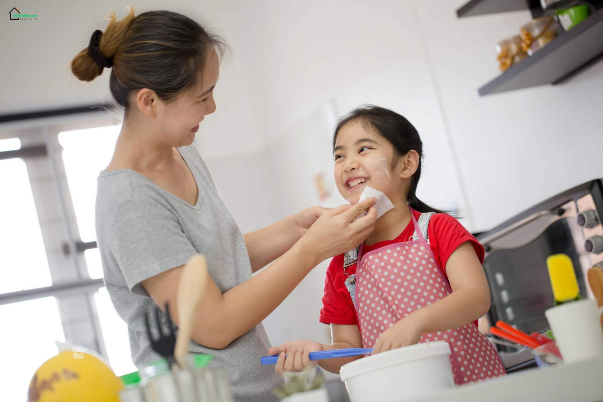 TUYỂN GẤP MỘT CHỊ GIÚP VIỆC NHÀ - PHỤ CHĂM BÉ BAO ĂN Ở TẠI BÌNH THẠNH