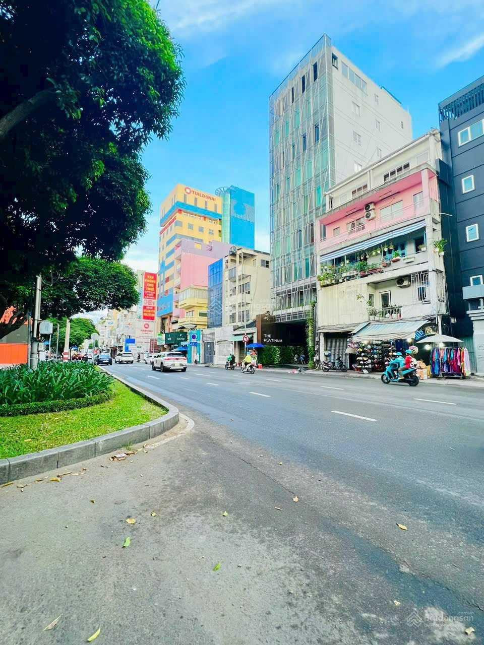 - Nhà em ở gần Vòng Xoay Điện Biên Phủ, Đang cần tìm gấp 1 chị chuyên giúp việc nhà, Lương 13 triệu