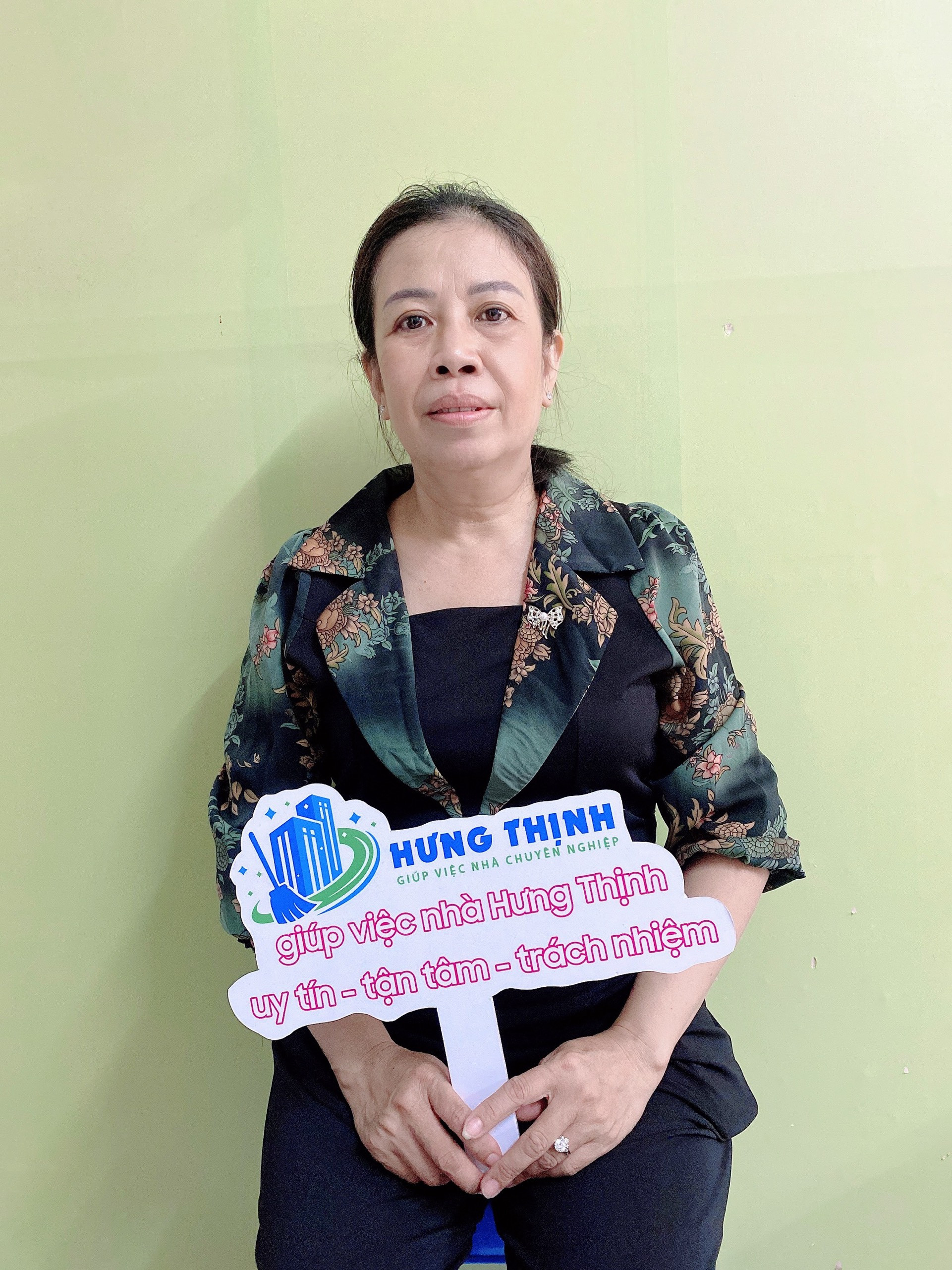 Chị Hoảng đang tìm việc bao ăn ở lại ạ