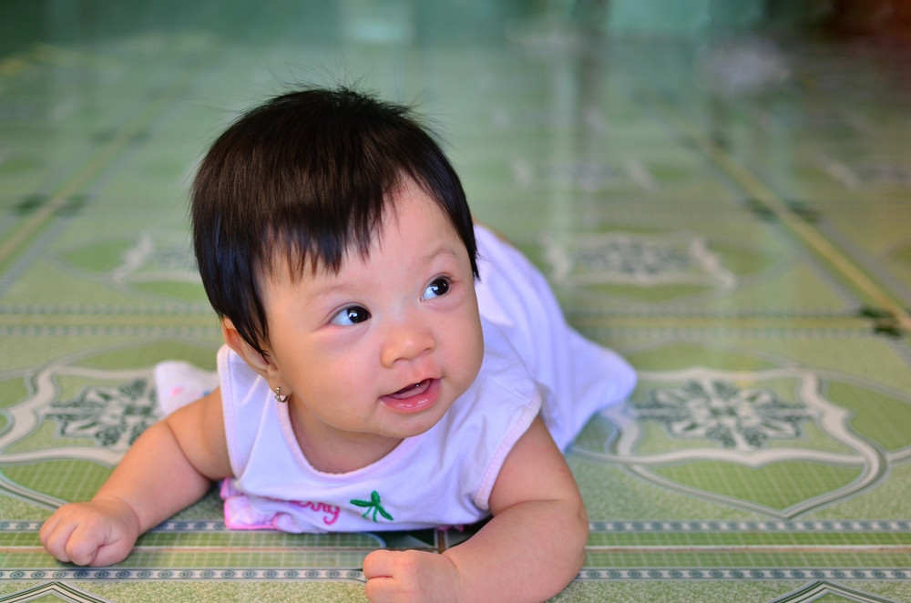 Bé Gái 3 Tháng Tuổi Rất Cần Chị Chuyên Chăm Sóc Đã Có Kinh Nghiệm