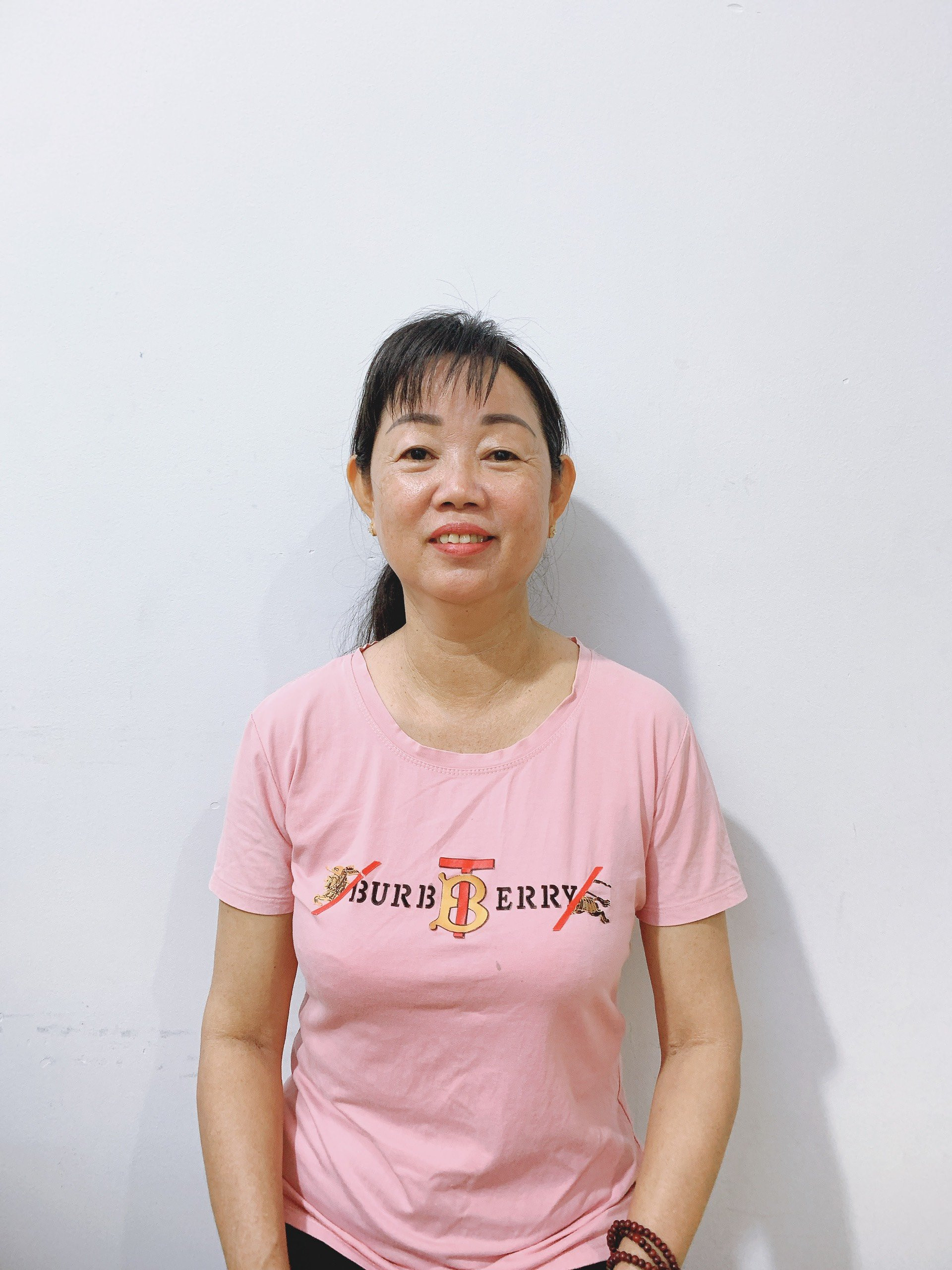 Cô Trắng 50 tuổi quê Long An rất thích chăm em bé.