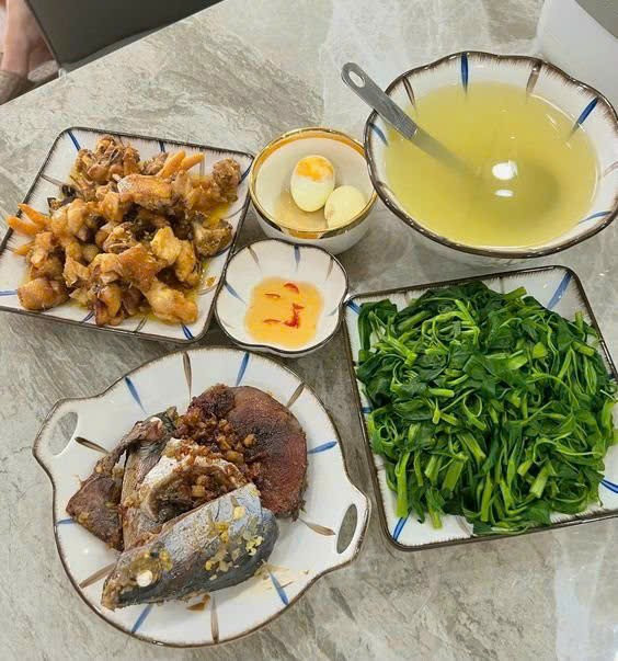 Bố đơn thân cần cô giúp việc nấu ăn ở Thảo Điền, quận 2 lương 10 triệu, bao ăn ở.