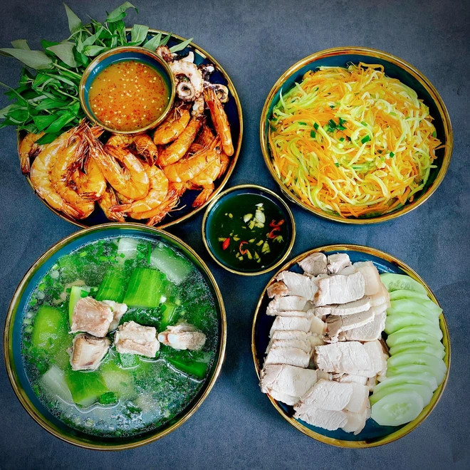 NHÀ Ở NGAY MẶT PHỐ CÓ 1 TRỆT + GÁC LỬNG Ở QUẬN 2 CẦN GẤP CHỊ GIÚP NHÀ LƯƠNG 11 TRIỆU