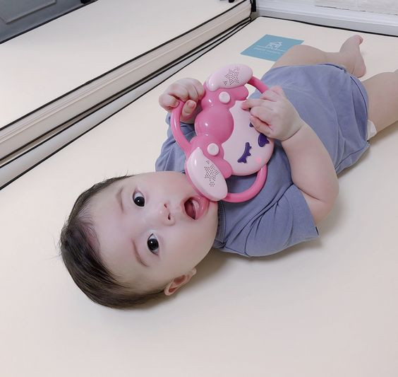 Em đăng lại tin tuyển cô chăm em bé vừa tròn 3 tháng tuổi cho nhà chị gái em ở Sài Gòn