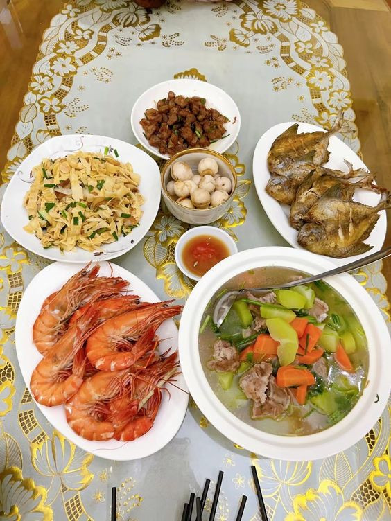 Tuyển chị giúp việc bao ăn ở nhà 3 người ở Quận 5. Lương 12 Triệu.