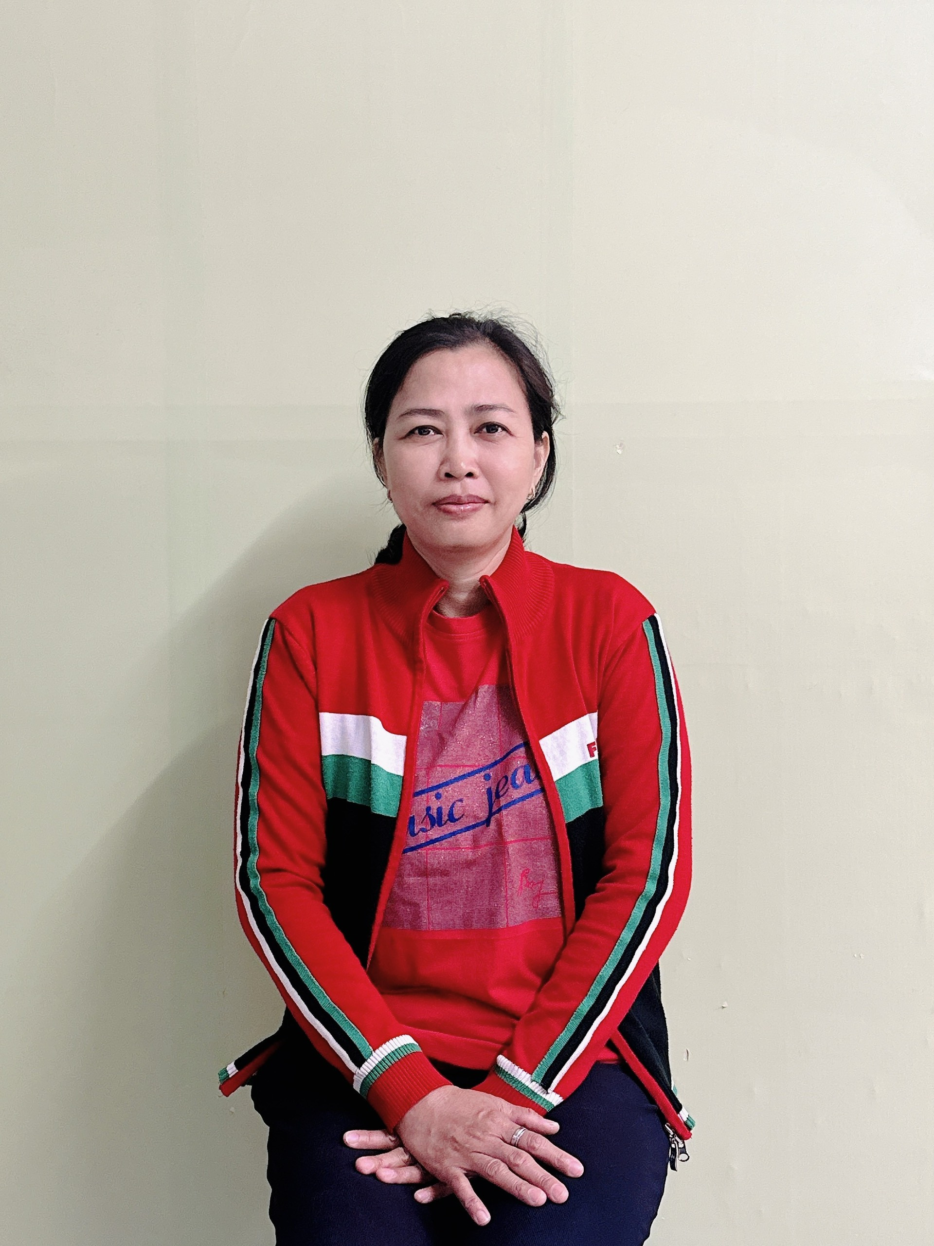 Chị Muối đang tìm việc làm bao ăn ở lại nhà chủ. Chị sinh năm 1976, người Miền Nam